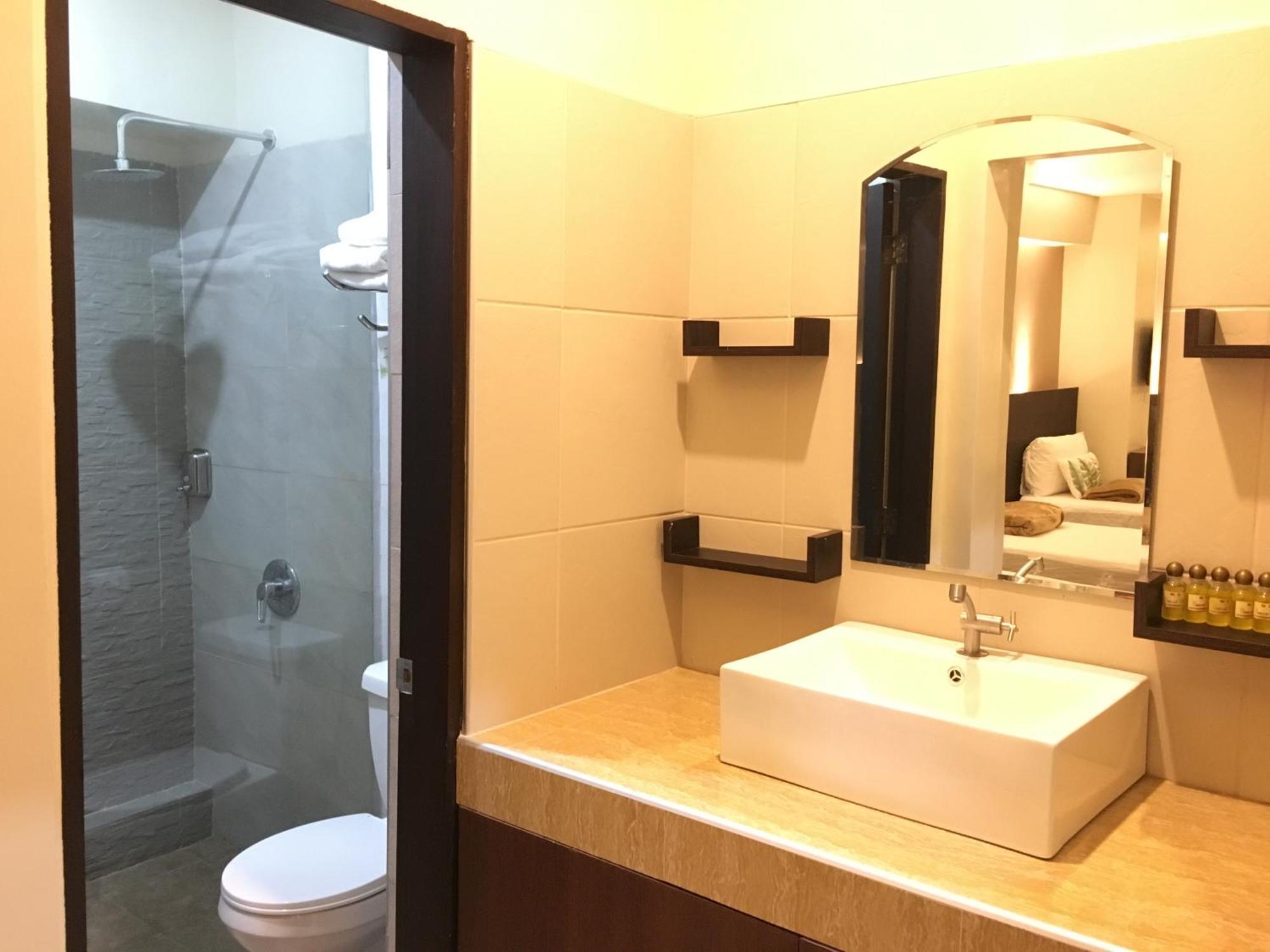 Eon Centennial Resort Hotel & Waterpark 伊洛伊洛 客房 照片