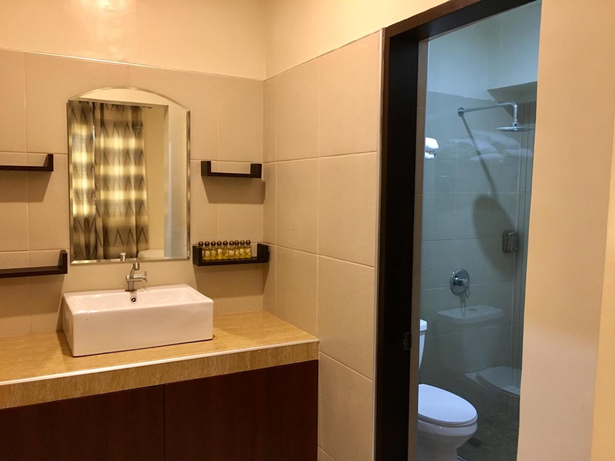 Eon Centennial Resort Hotel & Waterpark 伊洛伊洛 客房 照片